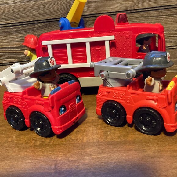 Fisher-Price Little People 3 To the Rescue Fire Trucks & 4 Firefighter Figures - Picture 1 of 6